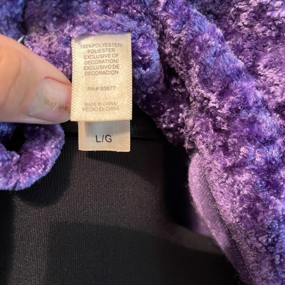 Delicate gorgeous purple crushed velvet look poly. Large - Picture 9 of 15